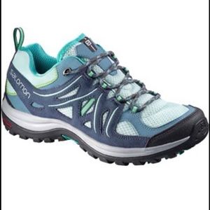 Salomon women’s hiking shoe 6.5.